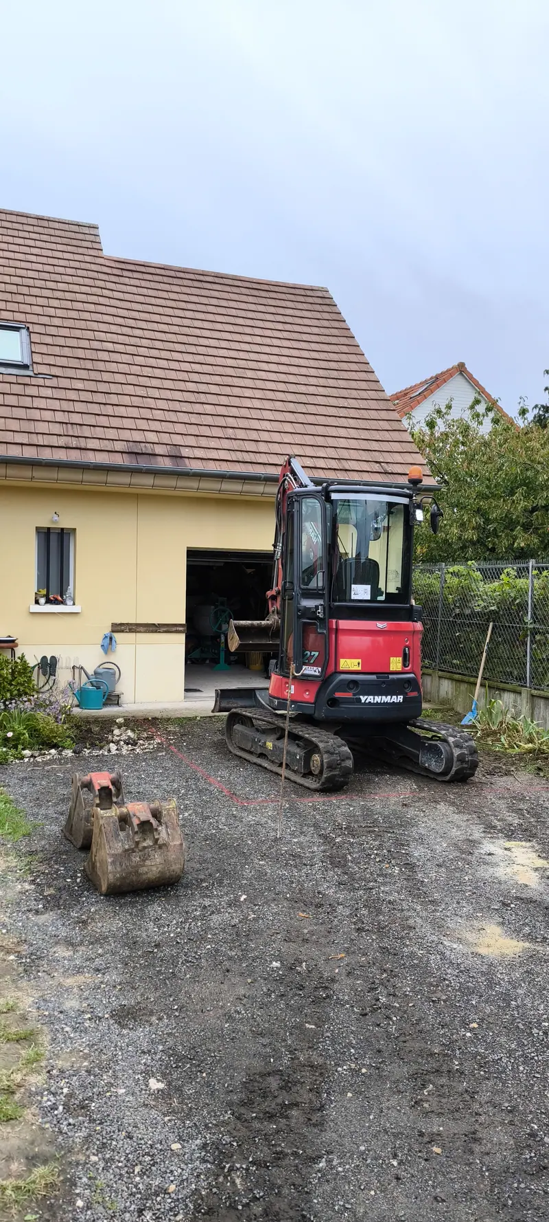 Début du terrassement à la mini-pelle (Agrandissement clé en main, Bessancourt)