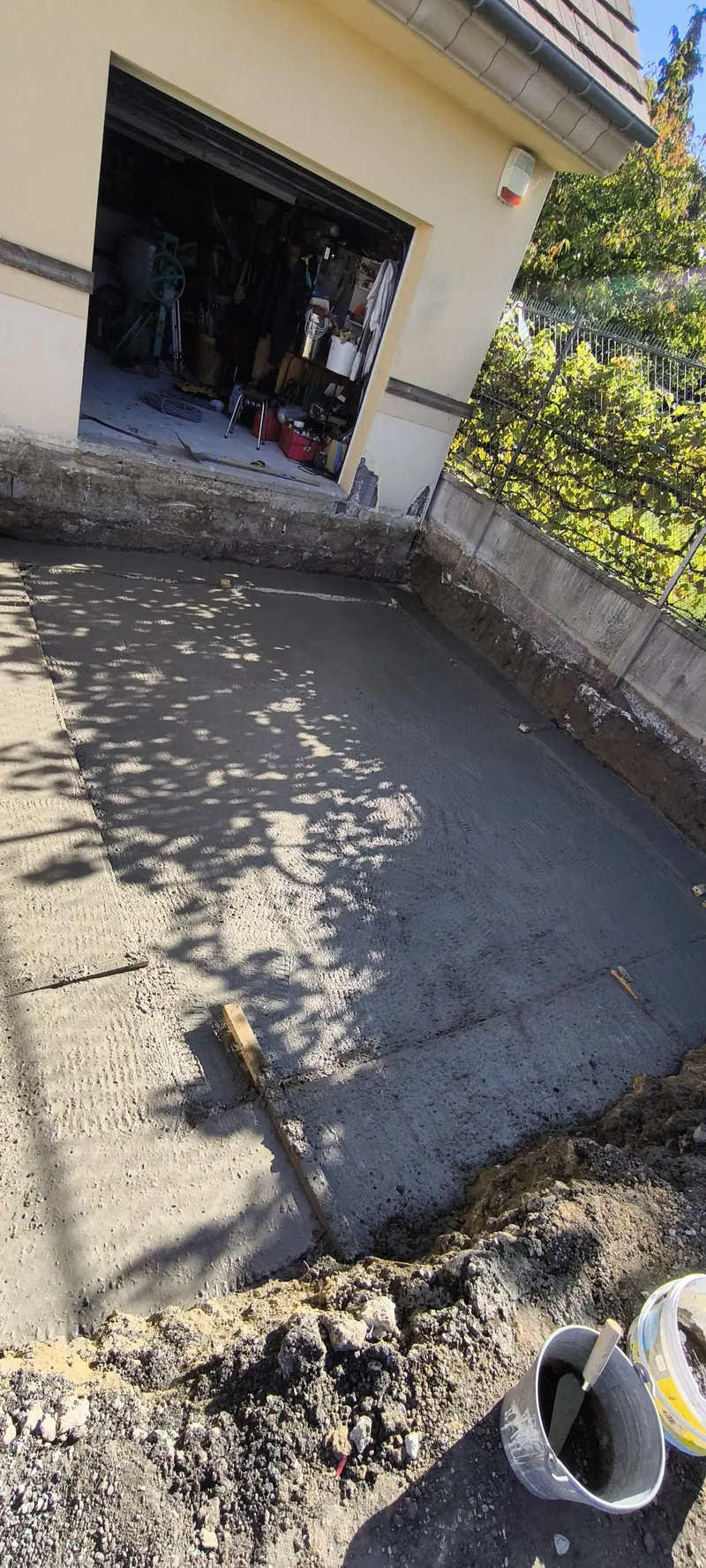 La dalle vient d’être coulée (Agrandissement clé en main, Bessancourt)
