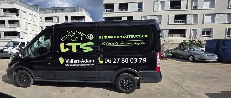 Le véhicule de LTS Rénovation & Structure, basé à Villiers-Adam