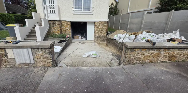 Reprise de la maçonnerie à l’entrée (Clôture et portail en aluminium, Franconville)