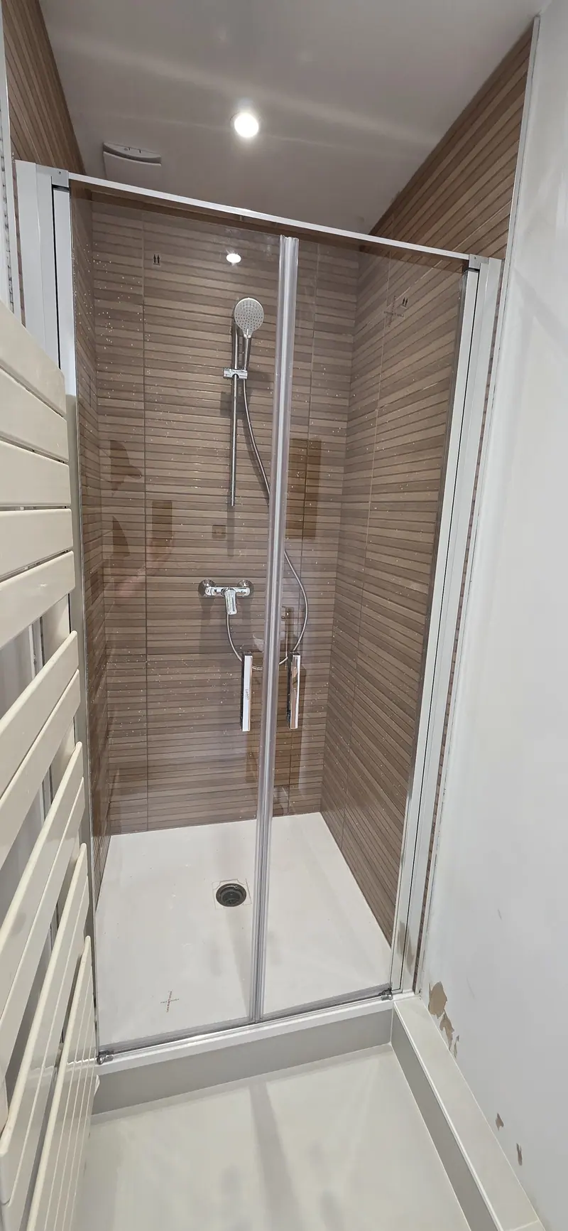 Douche avec paroi vitrée (Extension et aménagement intérieur, Eaubonne)