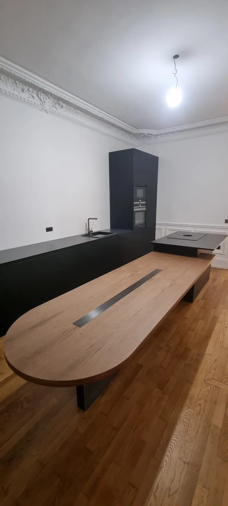 La grande table en bois (Rénovation d’un appartement ancien, Paris)