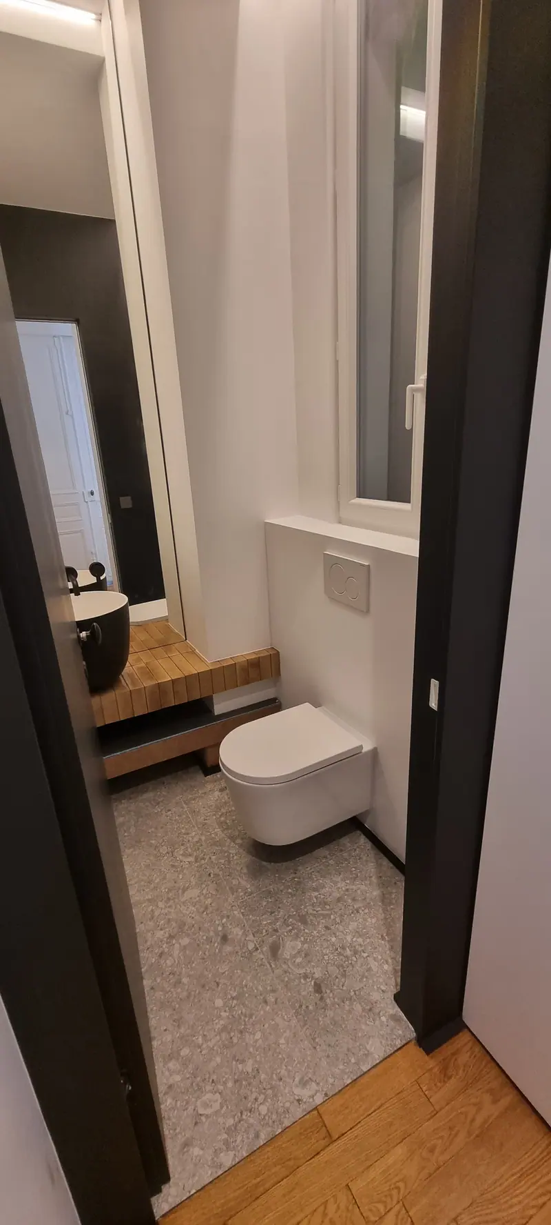 WC suspendu (Rénovation d’un appartement ancien, Paris)