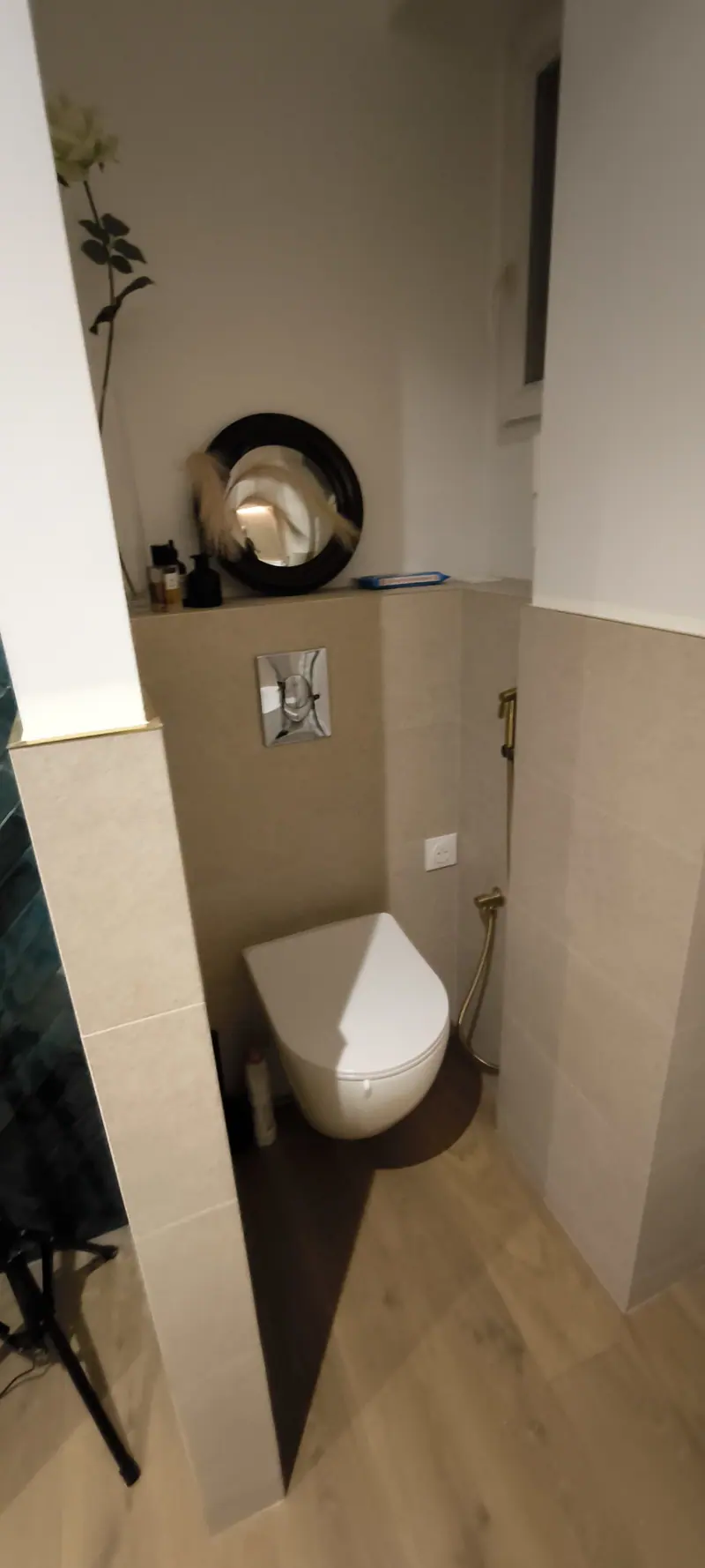 WC suspendu (Rénovation d’un appartement, Paris 20ᵉ)