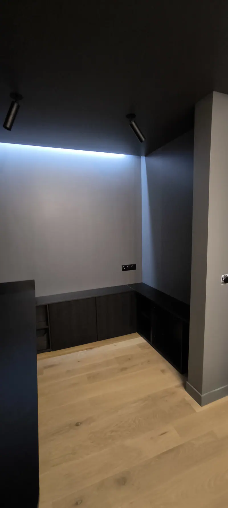 Coin rangement et éclairage (Rénovation d’un appartement, Paris 20ᵉ)