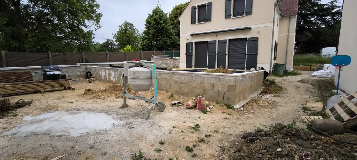 Les murets montés en blocs béton (Terrassement, murets et enduit, Villiers-Adam)