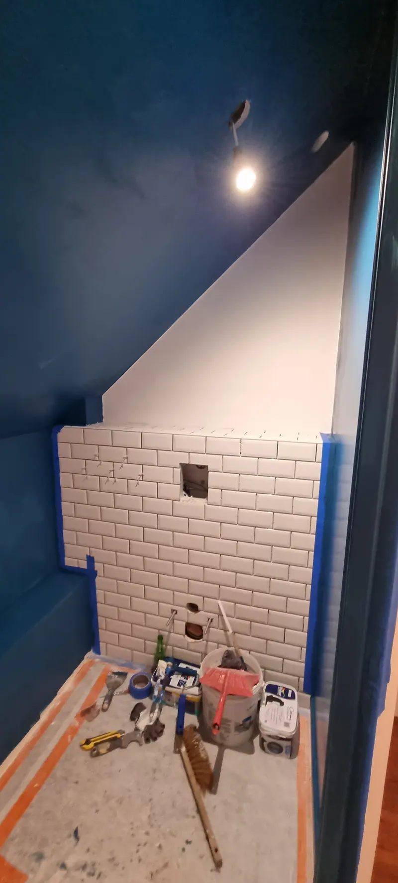 Second WC : carrelage métro en cours (Rénovation de deux WC, Villiers-Adam)